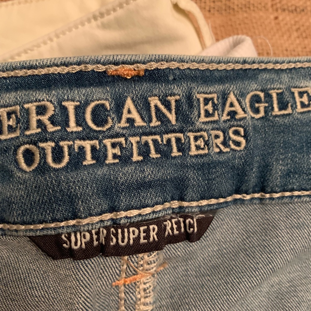 American eagle cutest stretch jean shorts! Size 6 - Picture 3 of 4